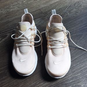 Light pink Nike Air Presto// size 9 women